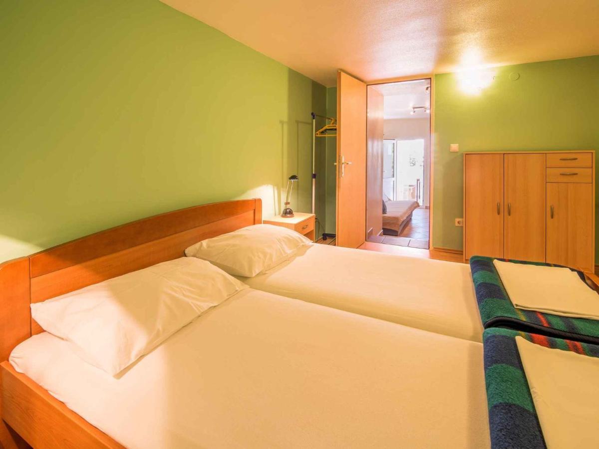 Apartment In Vrbnik/Insel Krk 13614 Екстер'єр фото